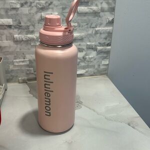Lululemon 32 oz water bottle